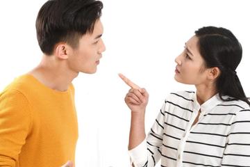 《老公出轨娘家弟媳妇要怎么办？家庭伦理危机的专业处理指南》