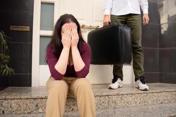 发现男人出轨不改应该离婚吗（发现男人出轨不改，学会这6招好好解决）